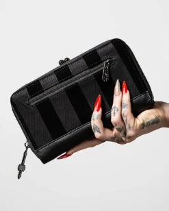 KILLSTAR Earn Your Stripes Geldbörse -Halloween Kostüm Geschäft killstar earn your stripes geldboerse gothic portmonnaie gothic geldbeutel gothic accessoires und geschenkartikel killstar earn your stripes wallet 53513