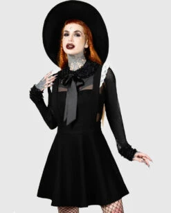 KILLSTAR Oriel Latzkleid -Halloween Kostüm Geschäft killstar oriel latzkleid killstar bekleidung killstar fashion gothic kleid gothic bekleidung gothic fashion gothic accessoires und geschenkartikel 54251
