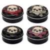 Skulls & Roses Lippenbalsam 1 Dose -Halloween Kostüm Geschäft skulls and roses lippenbalsam skulls and roses lip balm gothic lippenbalsam 54614 01